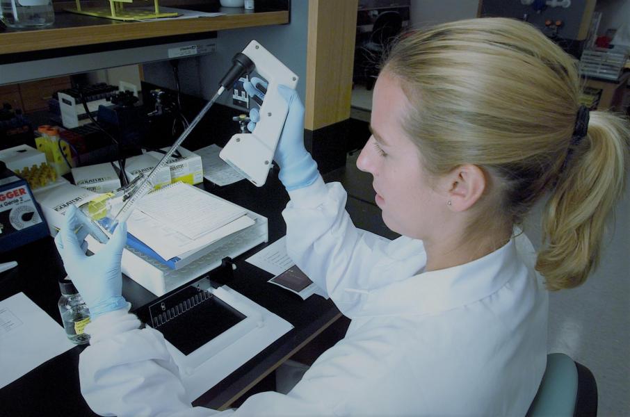 Microbiologist justine doppelganger blue tint